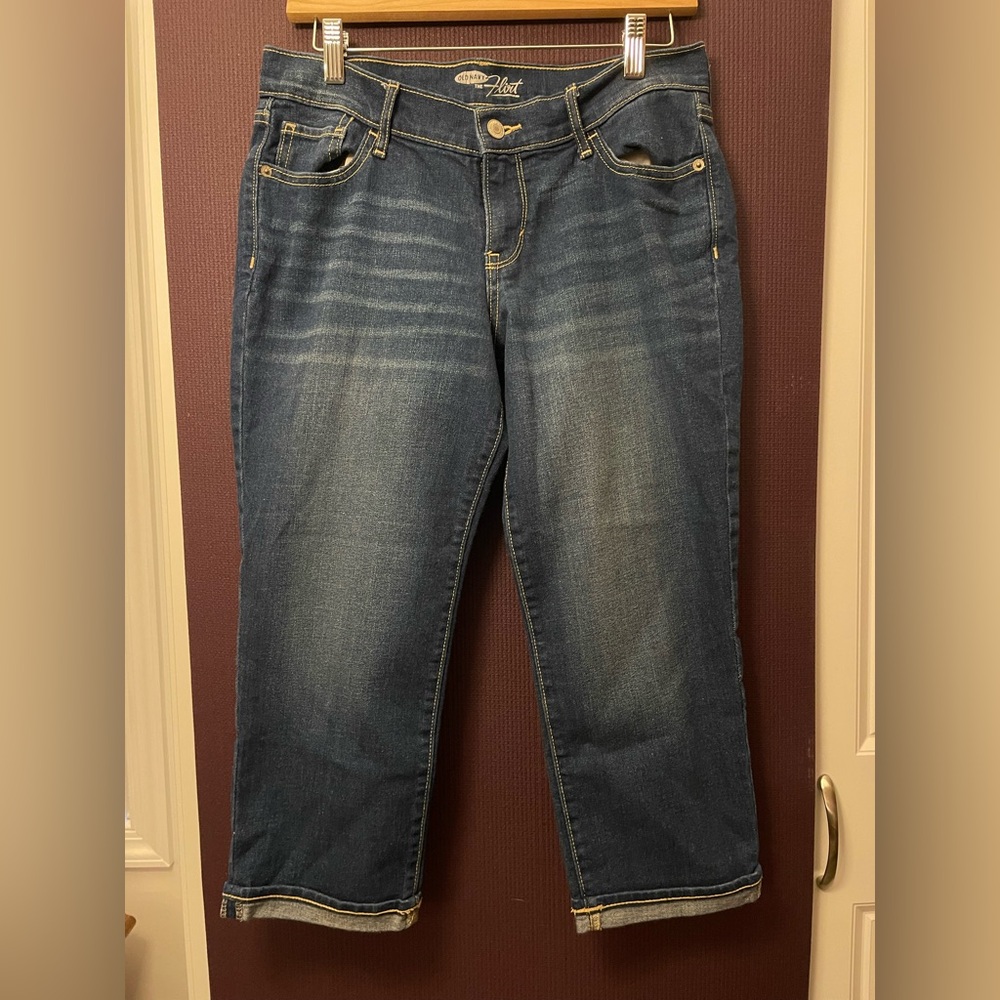 Old Navy The Flirt Classic Mid Wash Blue Capri Jeans